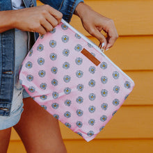 Load image into Gallery viewer, Daisy Clutch

