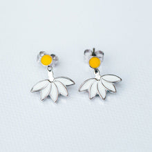 Load image into Gallery viewer, Daisy Jacket Earrings
